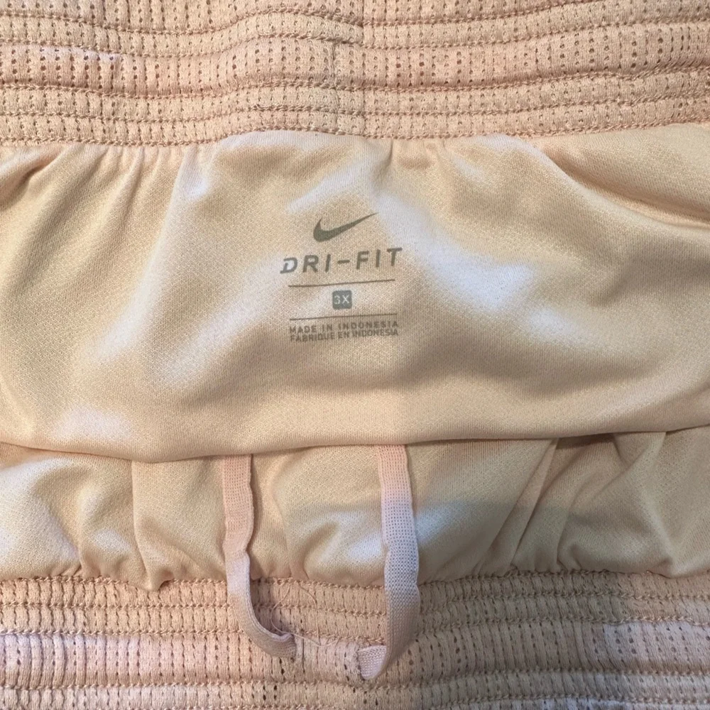 Nike Women's Shorts in Mauve and Peach - Picture 5 of 5